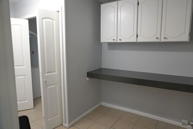 Building Photo - Remodeled Southern Hills Home