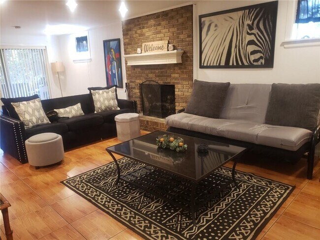 Foto del edificio - 843 Artwood Rd NE