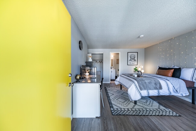 Building Photo - Elevation at the U