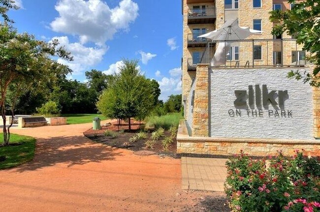 Foto del edificio - 1900 Barton Springs Rd