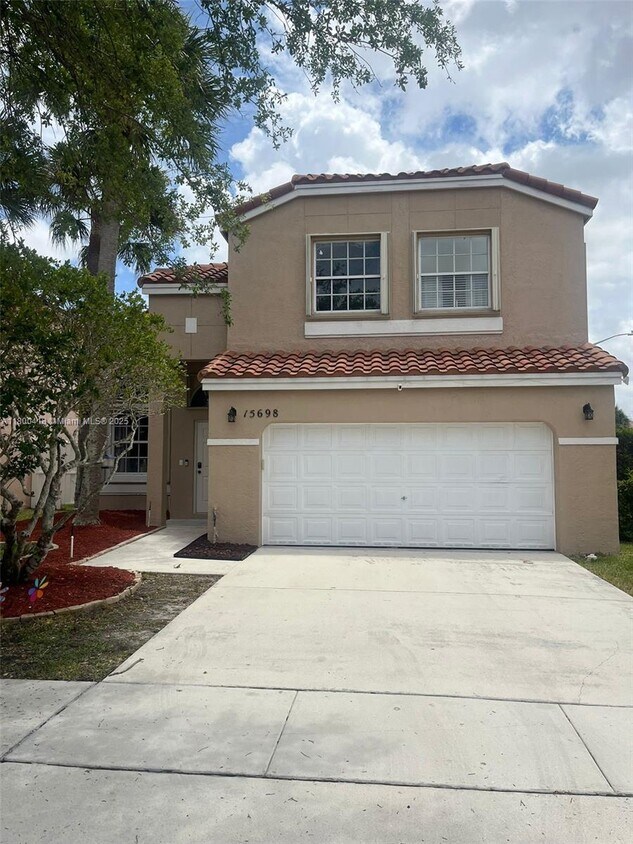 Foto principal - 15698 NW 12th Rd