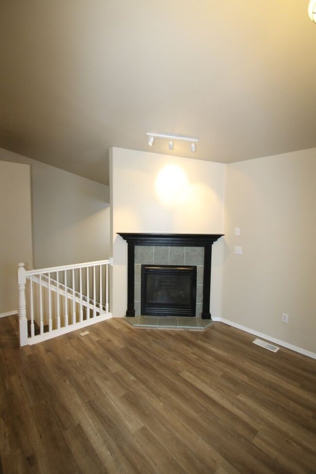 Building Photo - 3 Bedroom Home in North East Anchorage!