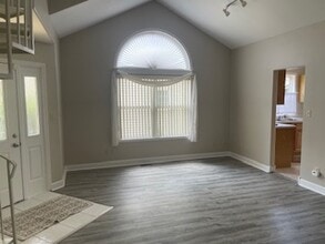Building Photo - 1702 Beech Dr
