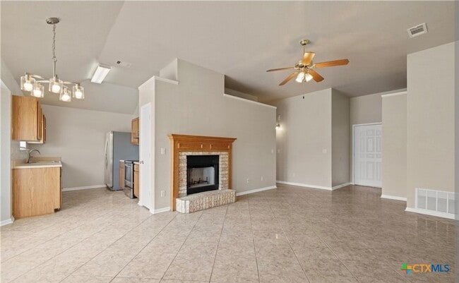 Building Photo - 2908 Southhill Dr