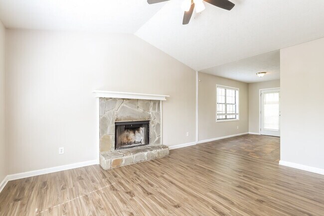 Building Photo - 4272 Falcon Crest Dr