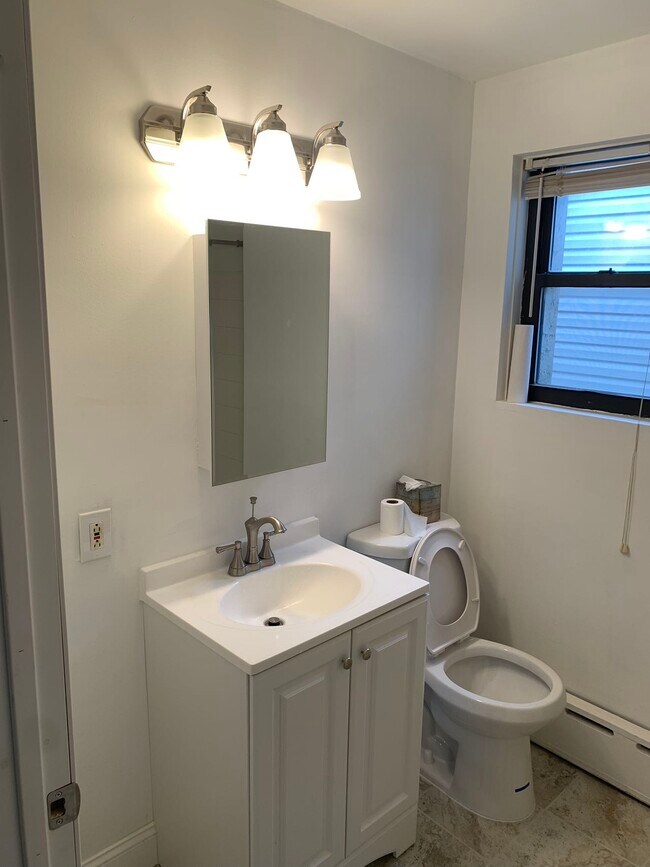 Building Photo - 127 E Snyder Ave