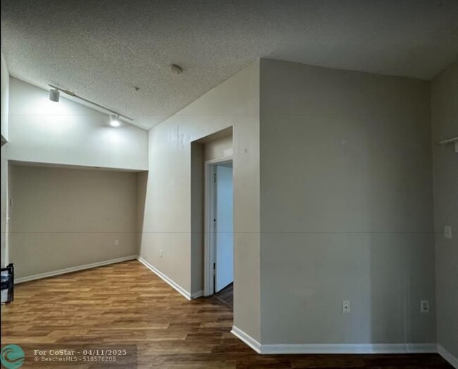Building Photo - 761 N Pine Island Rd