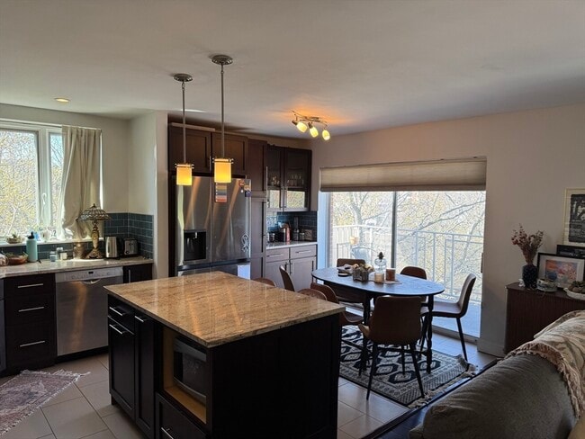 Building Photo - 184 Saint Paul St