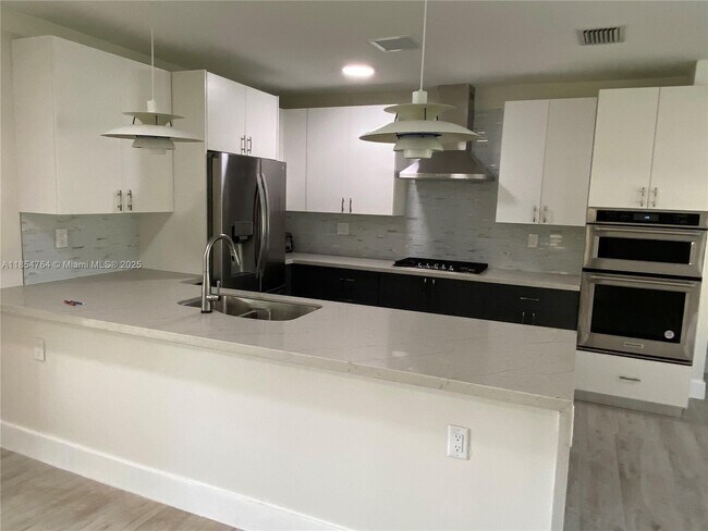 Building Photo - 6090 SW 63rd Ave