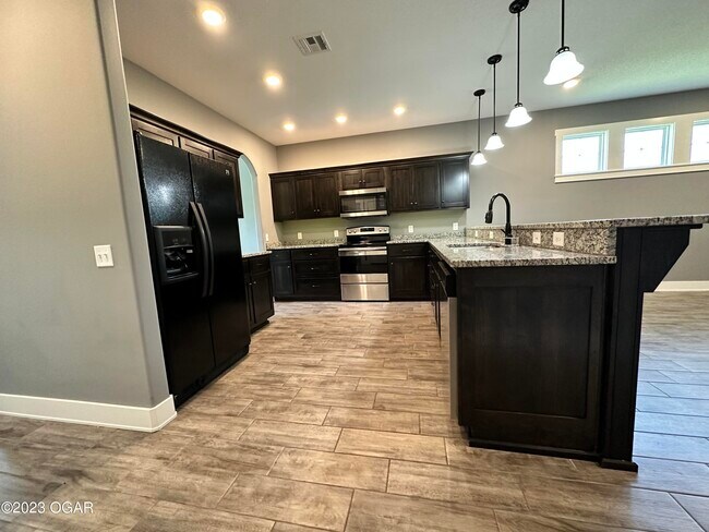 Building Photo - 399 Ravenwood Cir