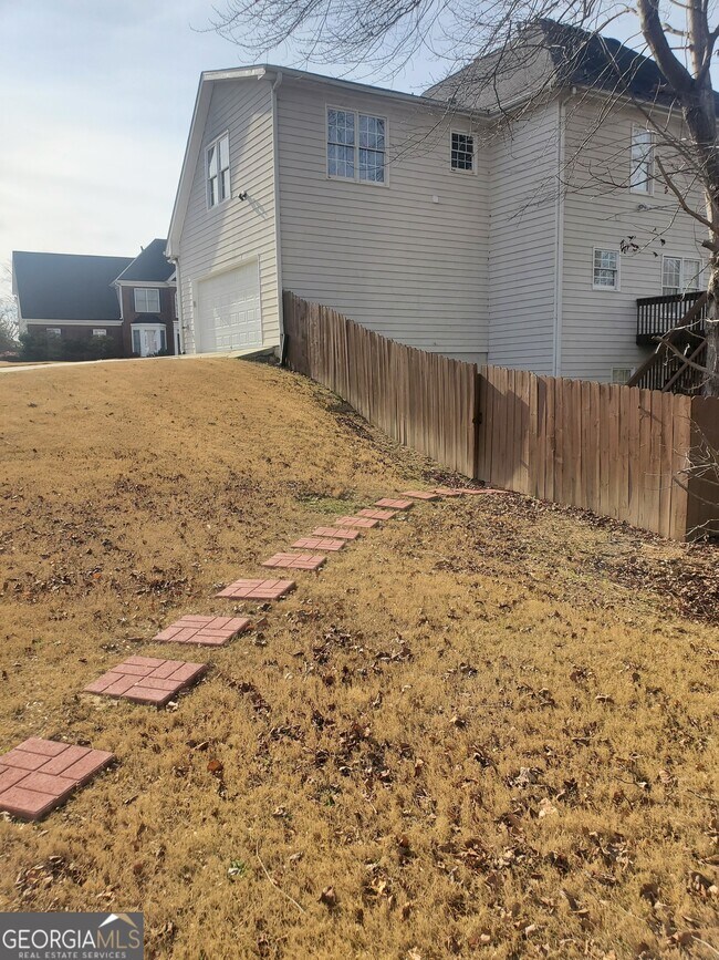 Building Photo - 1454 Great Oaks Dr