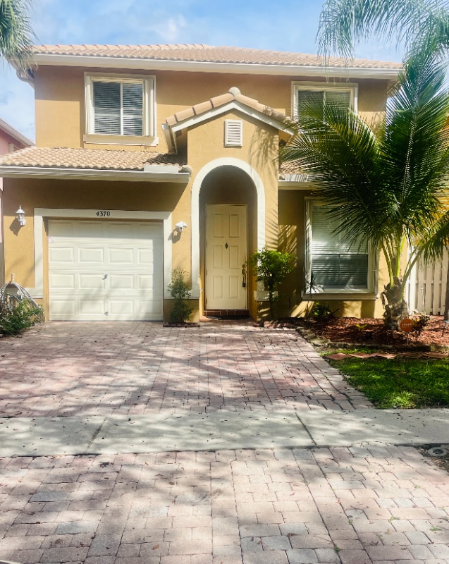 Building Photo - 4370 Lake Lucerne Cir