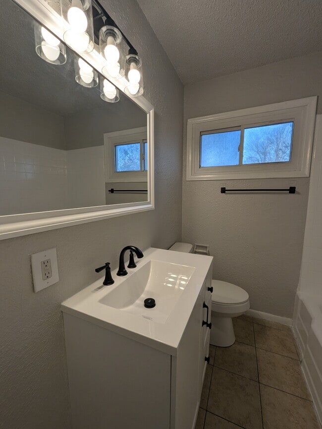 Foto del edificio - 4376 N Frankfort Pl