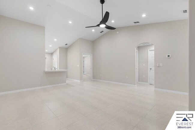 Building Photo - 14 Llovera Pl