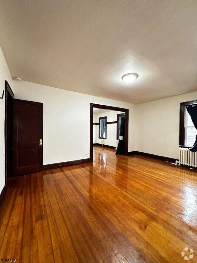 Building Photo - 40 Linden Ave
