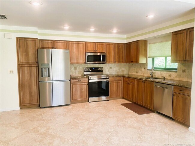 Building Photo - 2520 SW Bobalink Ct