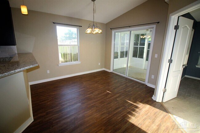 Foto del edificio - 745 Forgotten Creek Ln