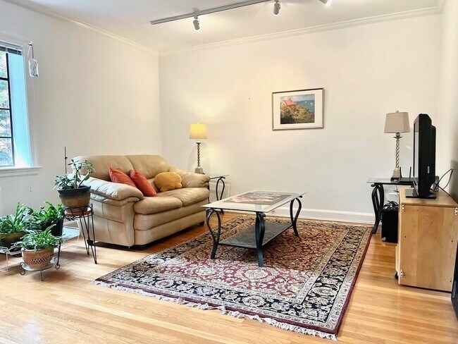 Foto del edificio - 110 Sewall Ave