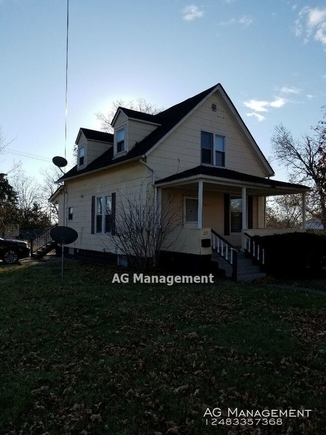 Building Photo - 22 Elwood St. - Pontiac 3Bed/1Bath