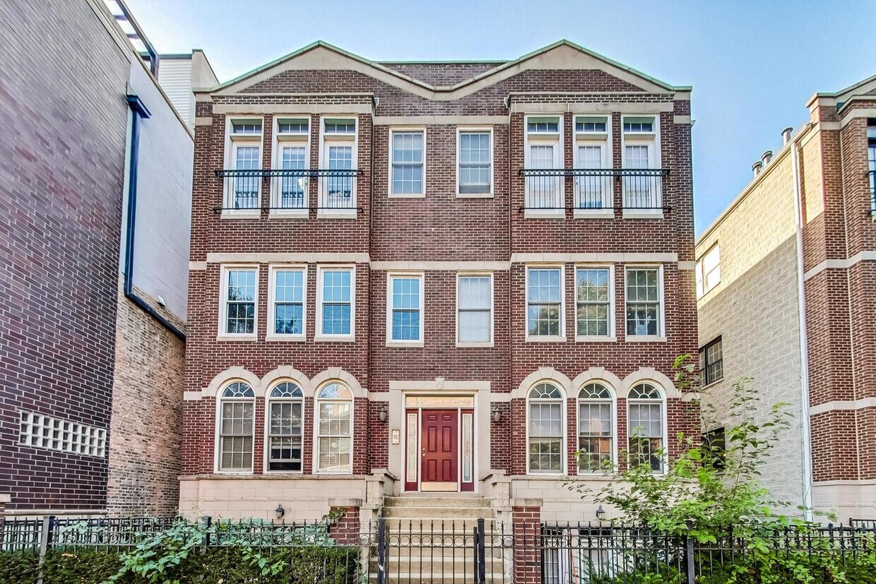 Primary Photo - 3042 N Oakley Ave