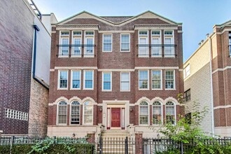 Building Photo - 3042 N Oakley Ave