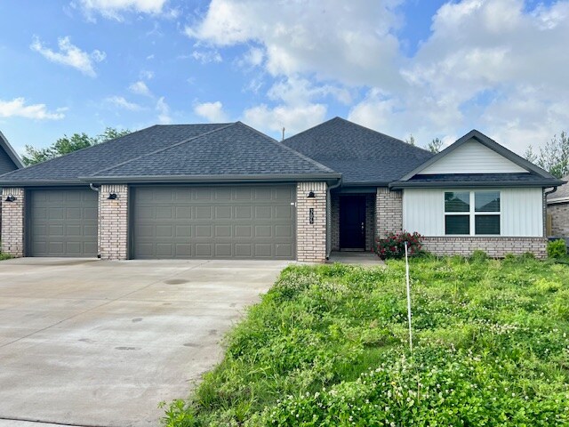 Foto principal - 305 Pennington Ave