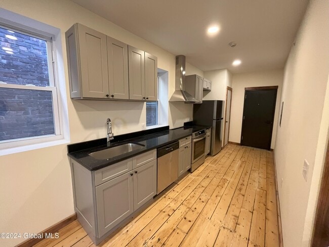 Building Photo - 257 3rd St