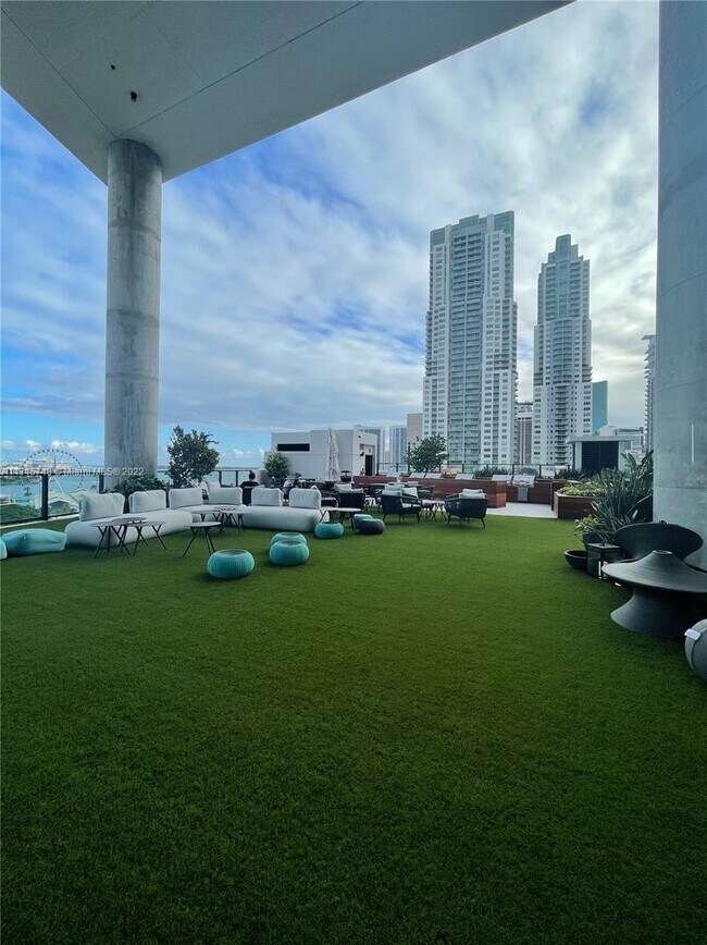 Foto del edificio - 398 NE 5th St