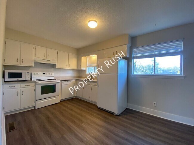 Foto del edificio - 4727 Tessie Ln