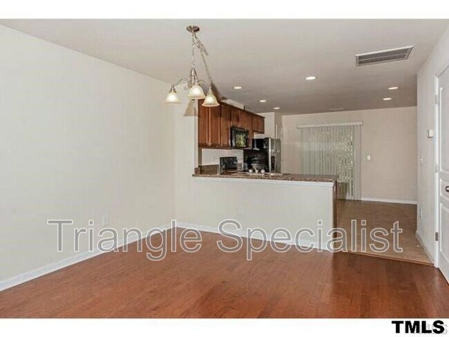 Building Photo - 8549 Quarton Dr