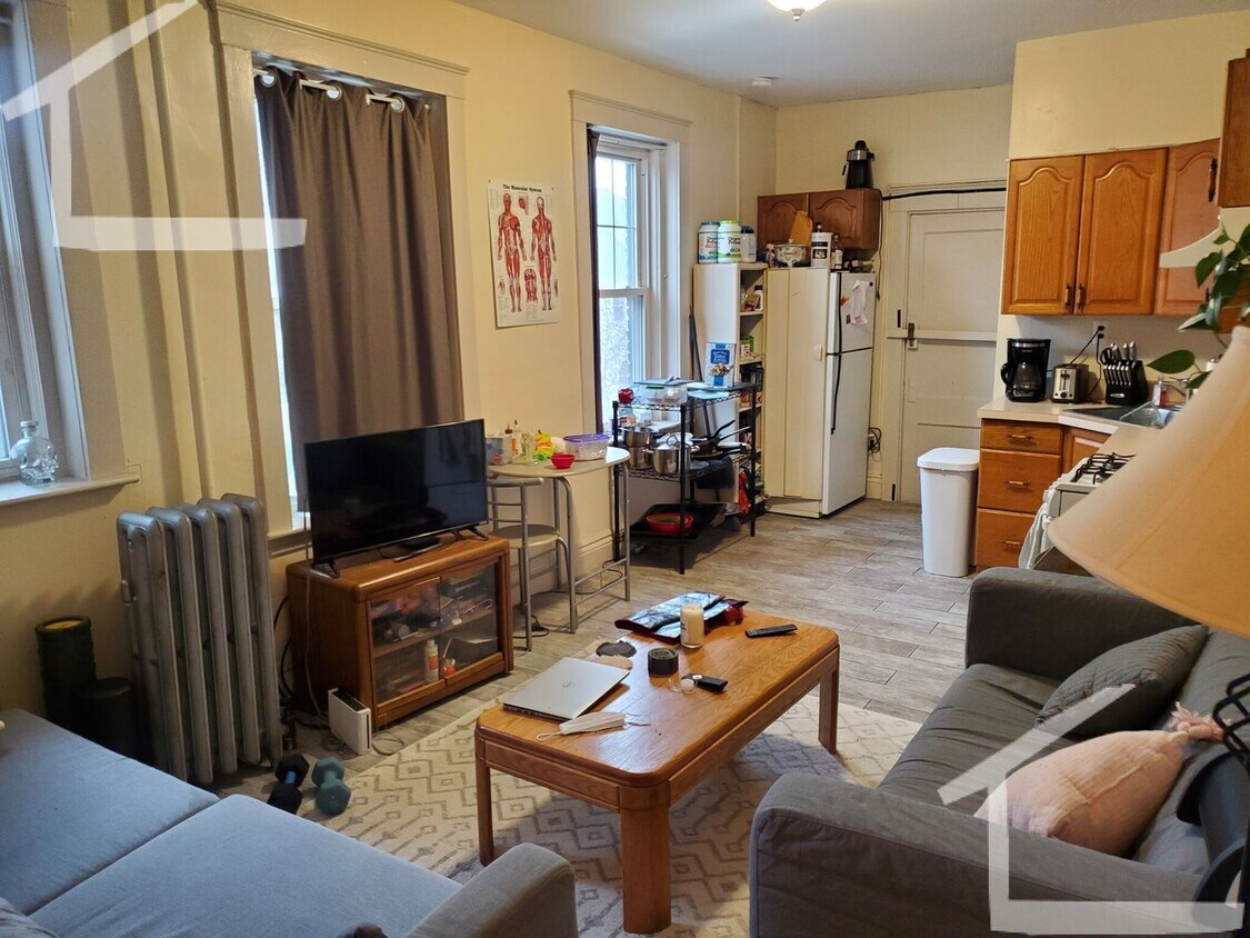 Primary Photo - 30 Reedsdale St