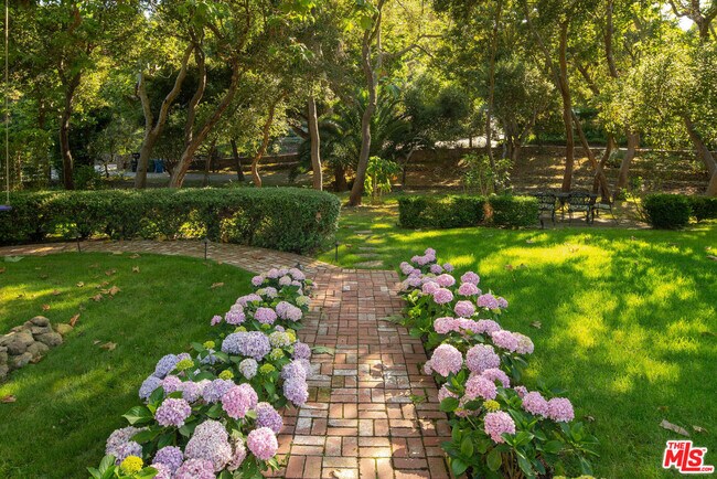Foto del edificio - 6138 Ramirez Canyon Rd