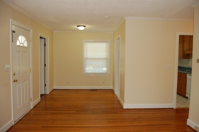Building Photo - 4 Erskine Ln