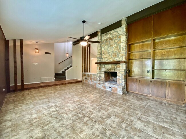 Foto del edificio - 7219 Scenic Brook Dr