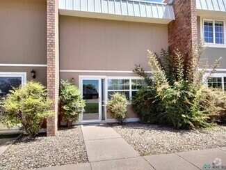 Building Photo - 1400 Fairway Terrace