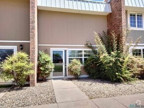 Building Photo - 1400 Fairway Terrace