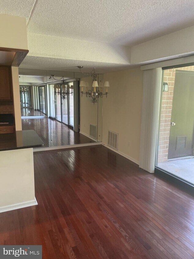 Foto principal - 61 Hermitage Dr