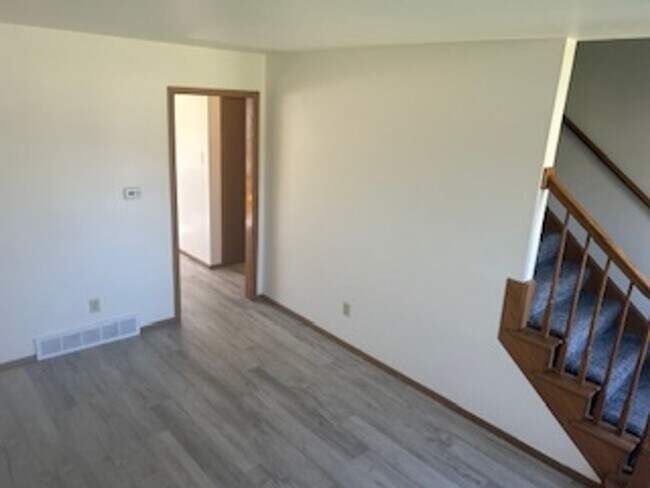 Foto del edificio - 734 Fairwood Dr