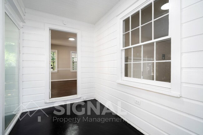 Building Photo - 736 Martinwood Rd