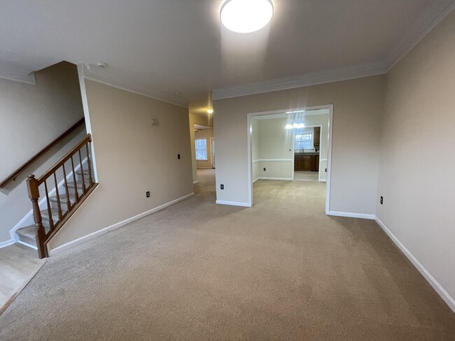 Building Photo - 16 Regency Dr
