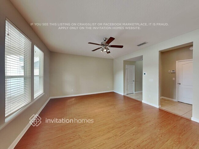 Foto del edificio - 530 Side Creek Ln