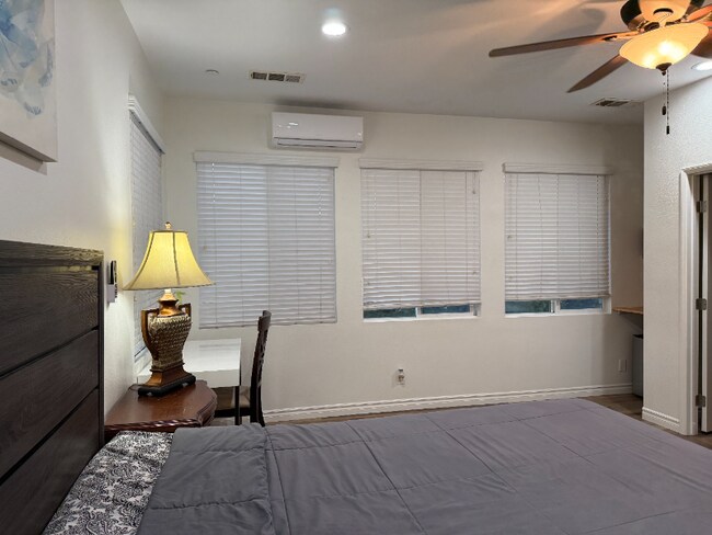 Foto del edificio - 7847 Hazelnut Dr