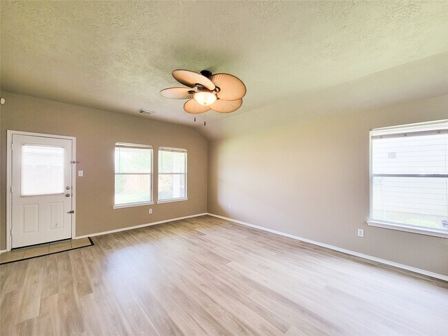 Foto del edificio - 2731 Trinity Glen Ln
