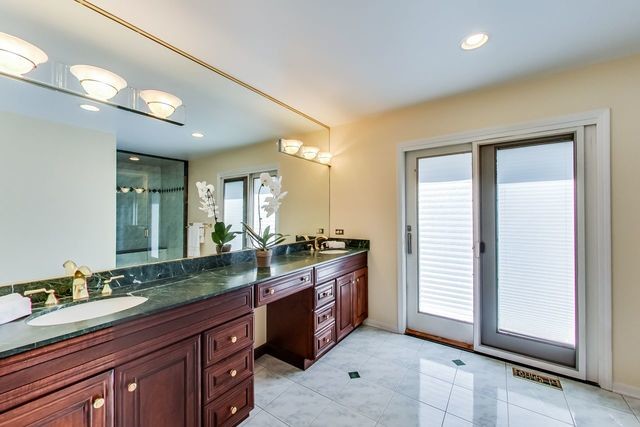Foto del edificio - 1861 Hilltop Ln