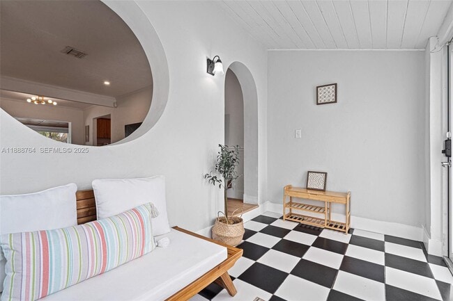 Building Photo - 1636 Arthur St