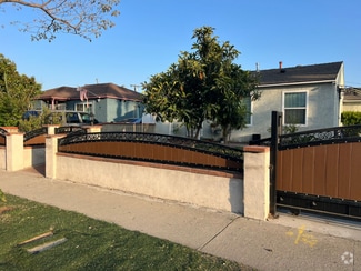 Building Photo - 722 W Hollyvale St