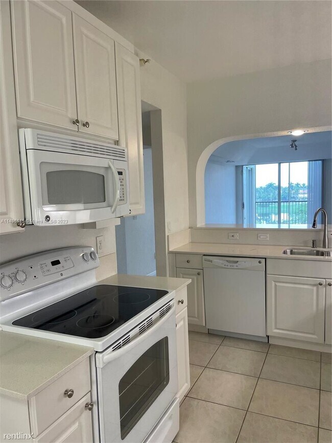 Building Photo - 3 br, 2 bath House - 10770 NW 66th St Apt 409
