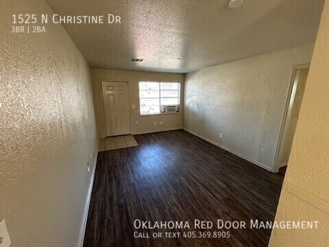 Foto del edificio - 1525 N Christine Dr