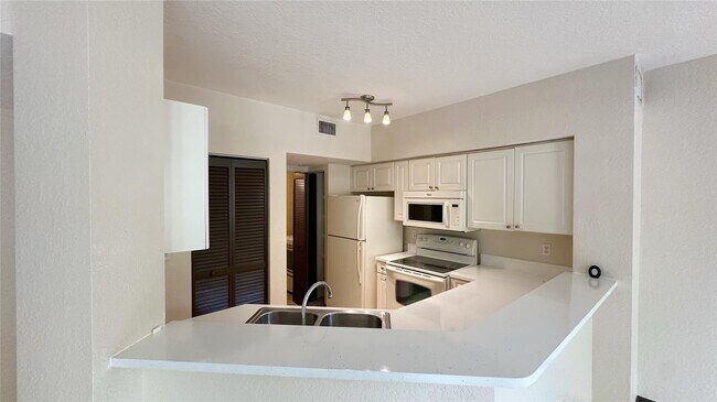 Foto del edificio - 6704 W Sample Rd