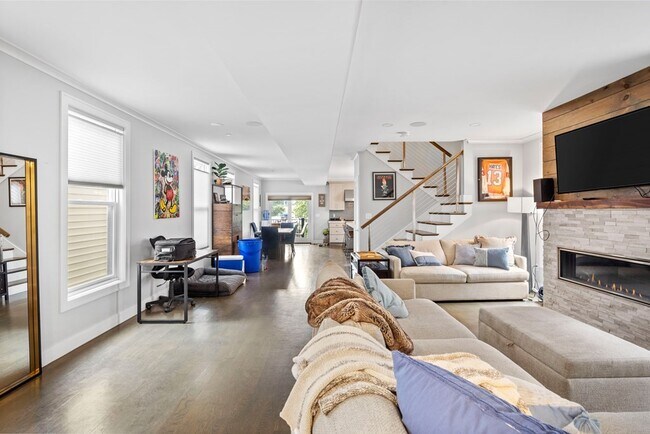 Foto del edificio - 333 W 3rd St